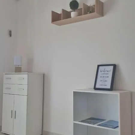 Apartment Dandy #1 *